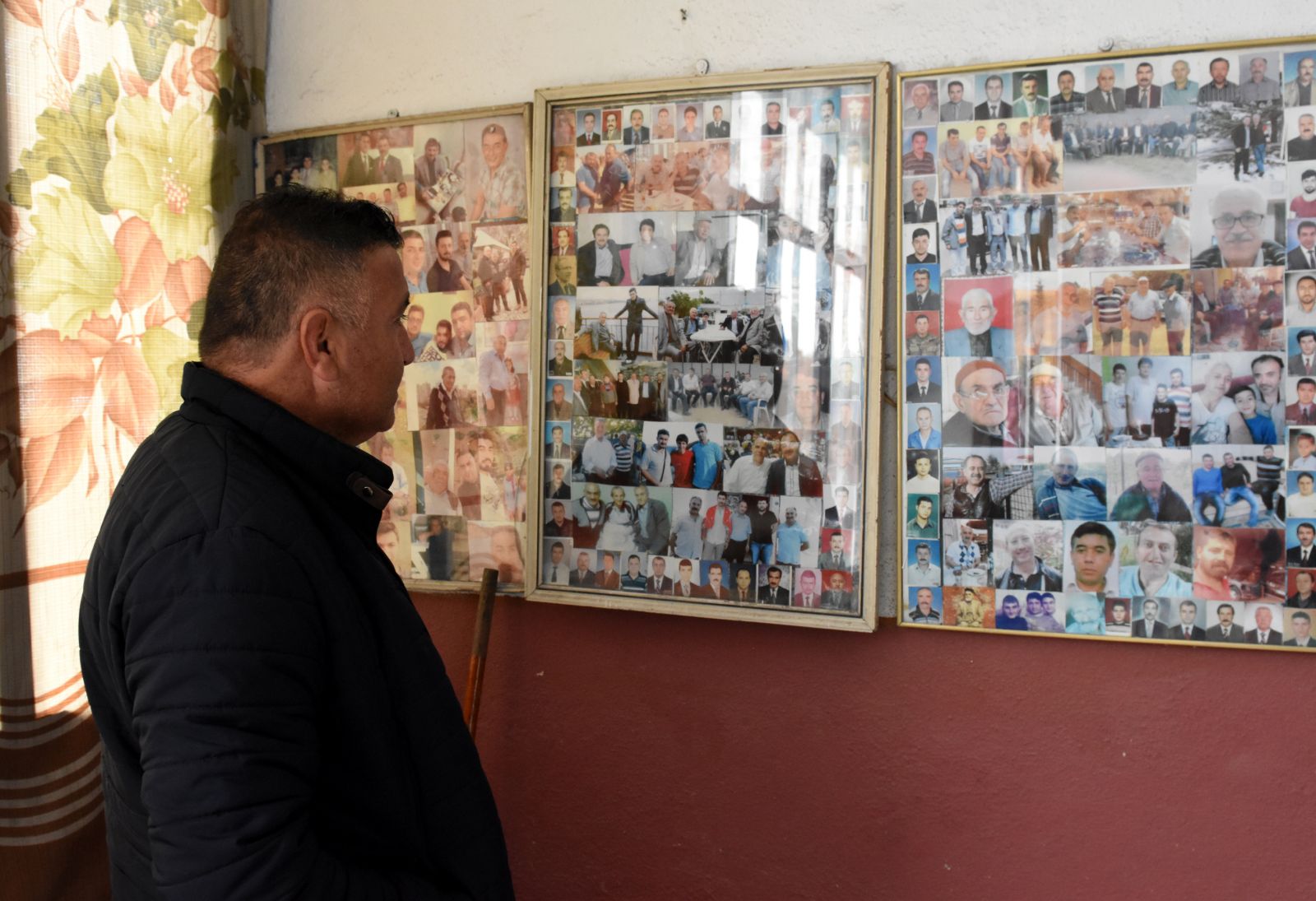 Aracını tamir ettiren müşterilerin fotoğraflarını biriktiriyor