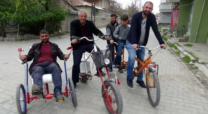 Hurdadan 3 tekerlekli bisiklet yaptı