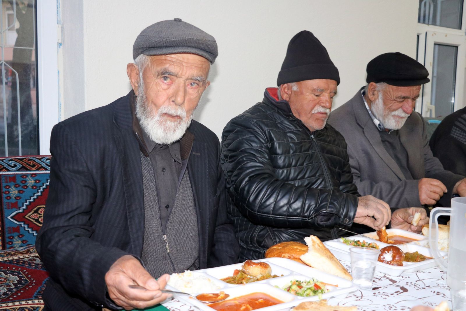 Bu köyde bir tek iftar sofrası kuruluyor