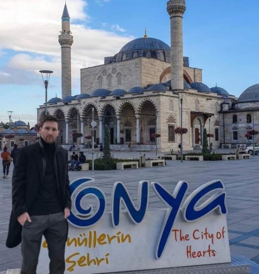 Messi’nin pozu Türkiye’de alay konusu oldu