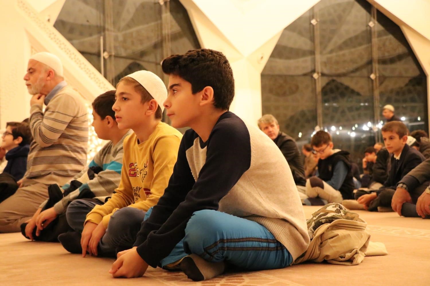 Üsküdarlı çocukları sabah namazında buluştu