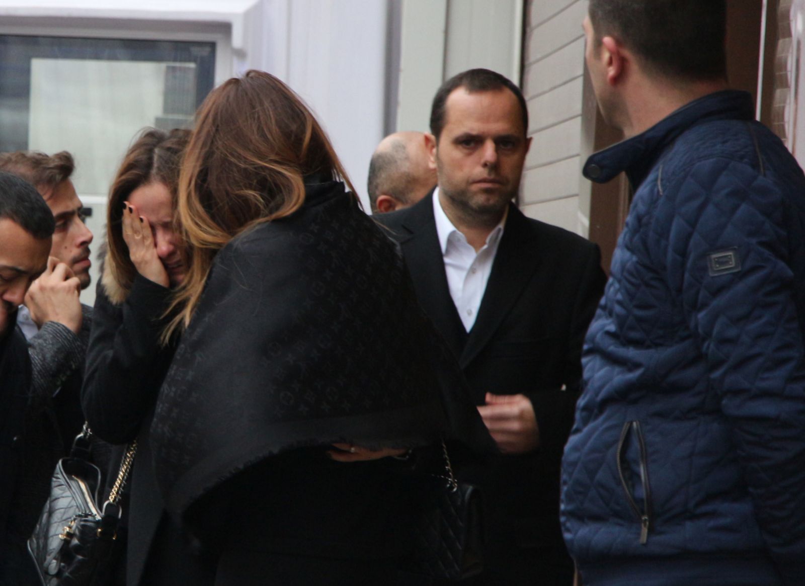 Mesut Yılmaz oğlunun tabutuna omuz verdi