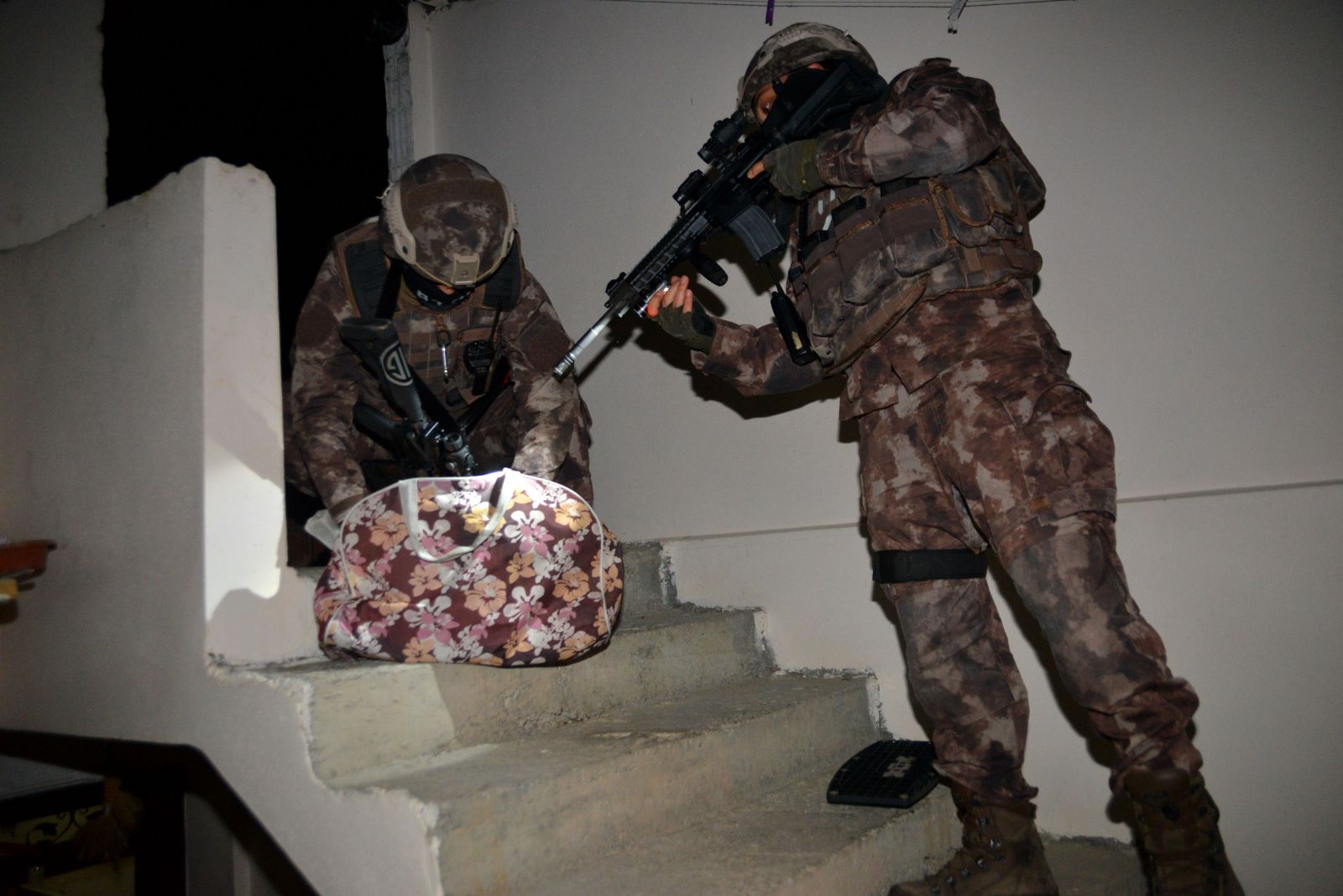 Adana'da PKK operasyonu: 9 gözaltı