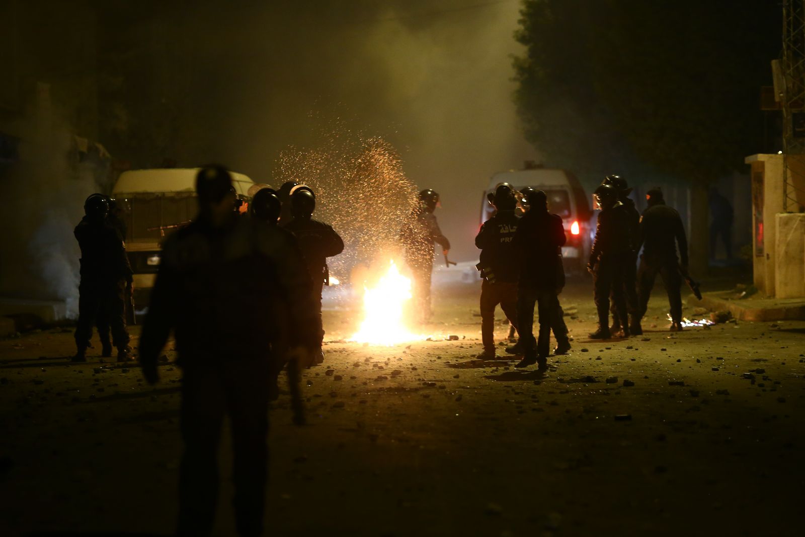 Tunus alev alev! Protestoların üçüncü gününde çatışma çıktı