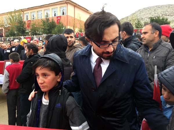 Şehit korucunun eşinden Kürtçe ağıt