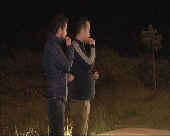 Baskını çekirdek çitleyerek izlediler!