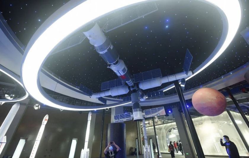 Çinli taykonotlar uzay yürüyüşüne çıktı