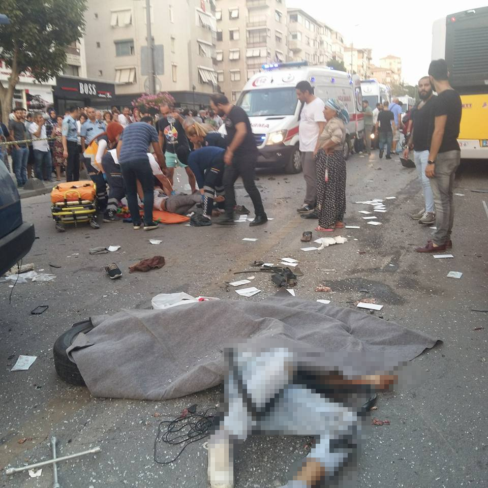Kadıköy'de feci kaza: Ölü ve yaralılar var