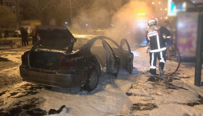 Başkent’te yanan araç kullanılamaz hale geldi