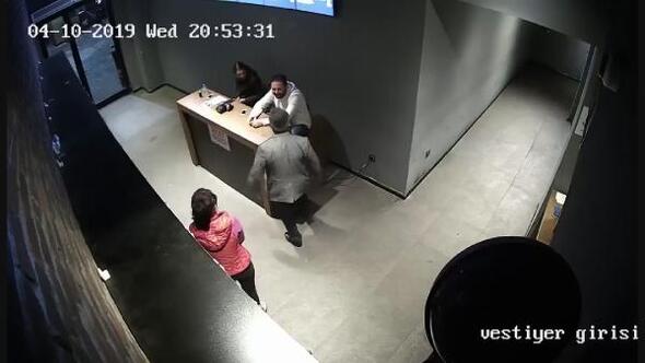 Patrondan çalışanlarına “ayağa kalkmadın” dayağı