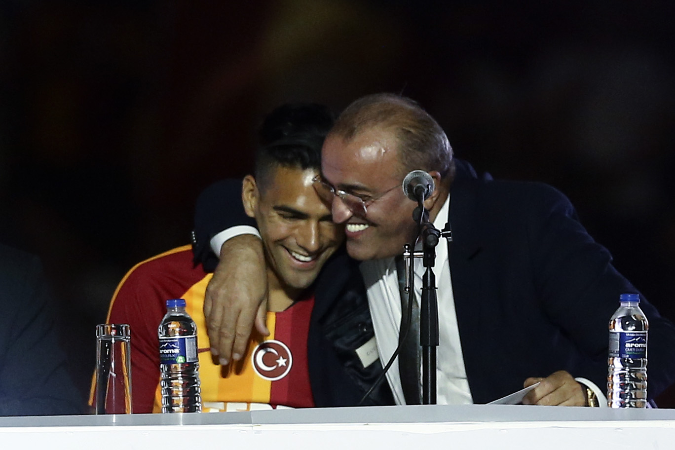 Galatasaray, yeni transferleri için imza töreni düzenledi