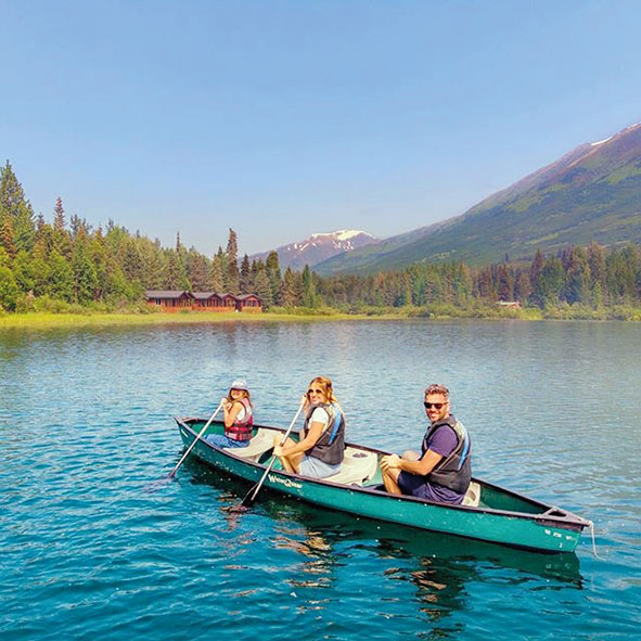 Onların işi ailecek gezmek