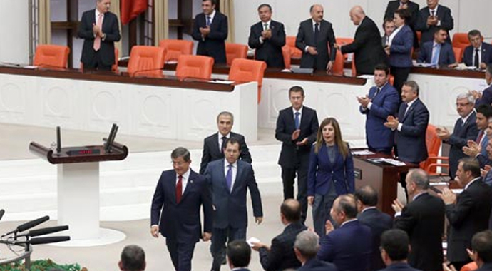 Başbakan Davutoğlu'ndan dikkat çeken hareket