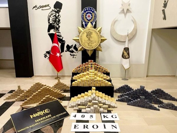 İçişleri Bakanı Soylu duyurdu! Van ve Hakkari'de 405 kilo eroin yakalandı