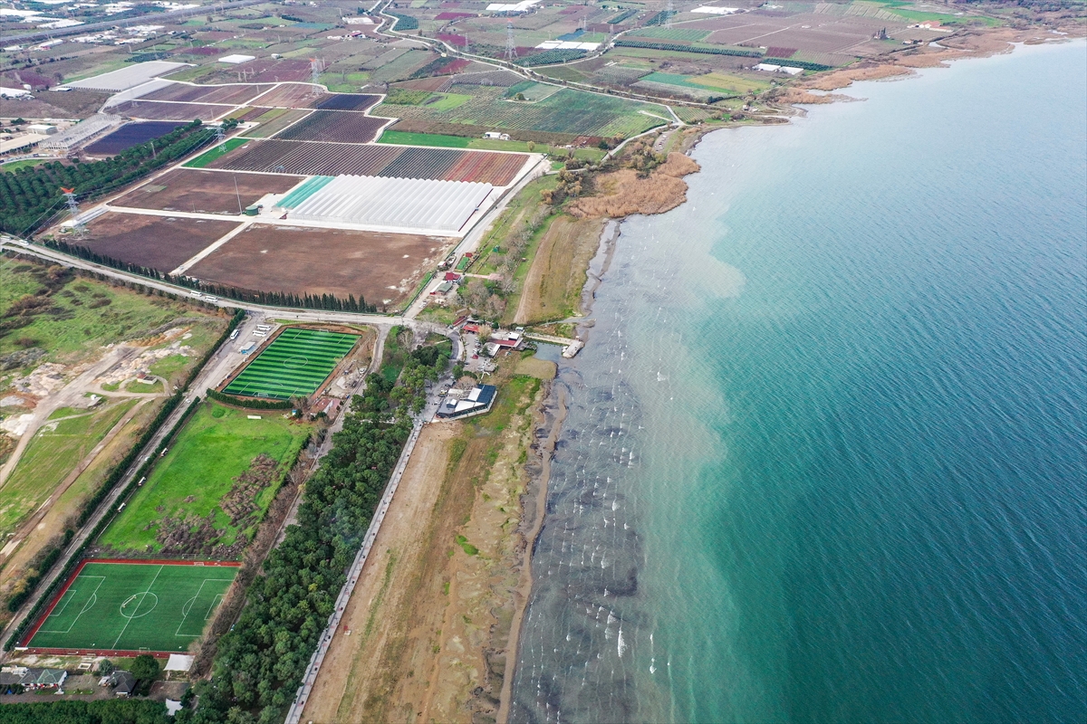 İznik Gölü'nün bazı bölümlerinde su çekilmesi 50 metreyi aştı