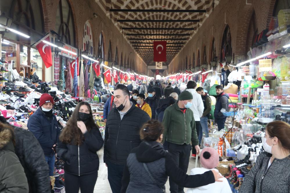 PCR testi kalktı, Ulus Pazarı doldu taştı
