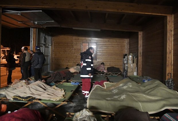 İtalya'da deprem sonrası halk geceyi sokaklarda geçirdi