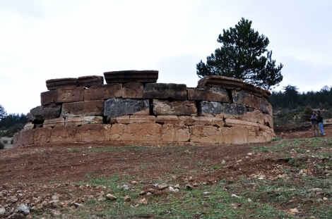Kastamonu'da 2 bin 200 yıllık mezar odası bulundu