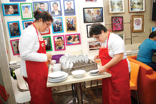 Bu kafenin garsonları Down Sendromlu