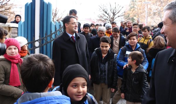 Bir tweet attı, kapısına makam aracı geldi!