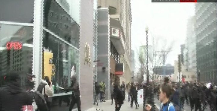 ABD'de Trump karşıtı gösteriler: Sokaklar karıştı