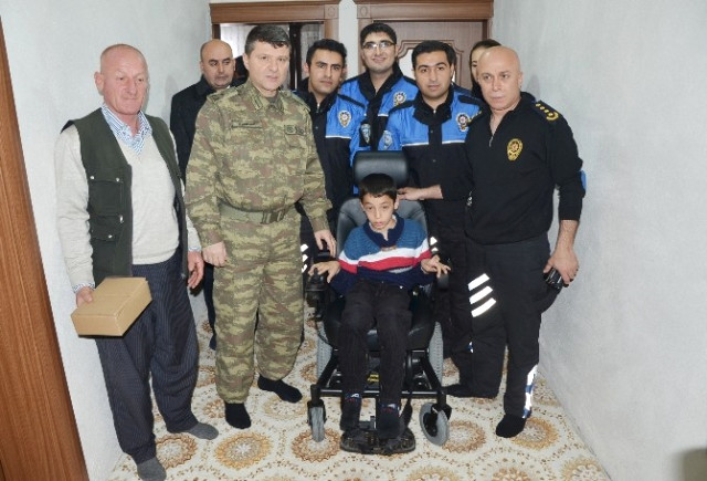 Komutandan köylülere söz: Gelemezsem rütbelerimi söker atarım