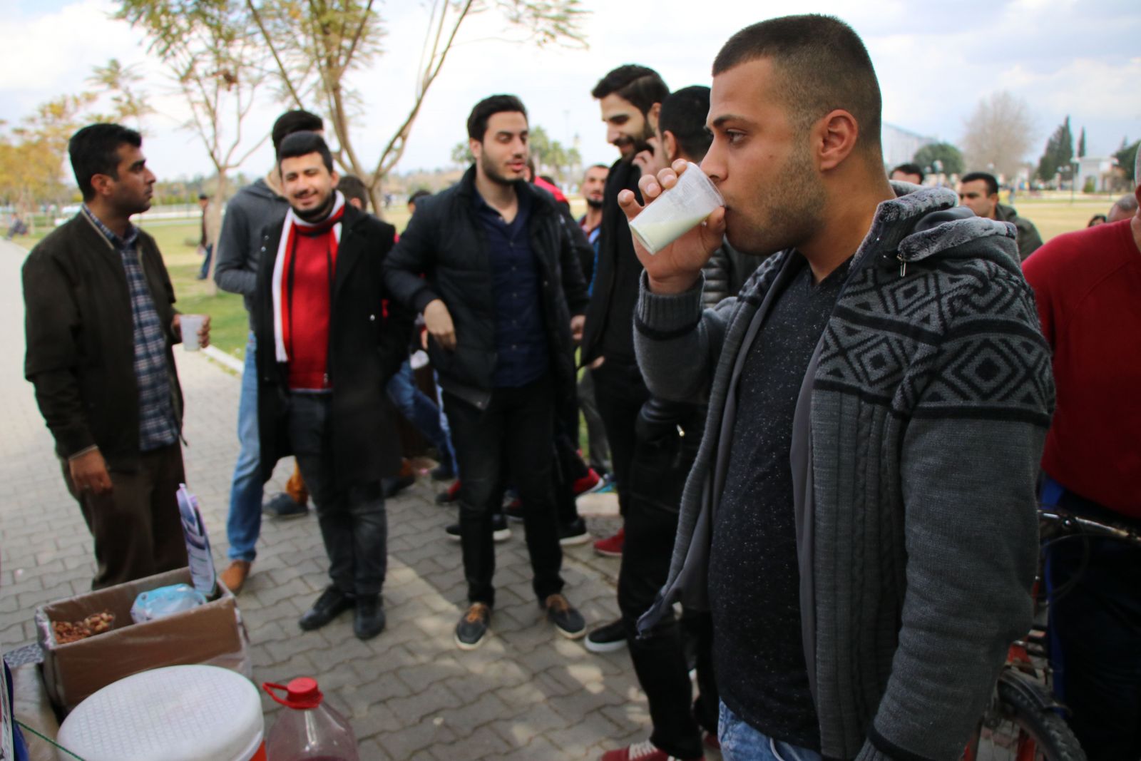 Adana’da acılı ayran kuyruğu