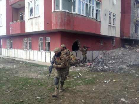 SAT ve SAS komandoları Fırat Kalkanı Operasyonu'na el attı