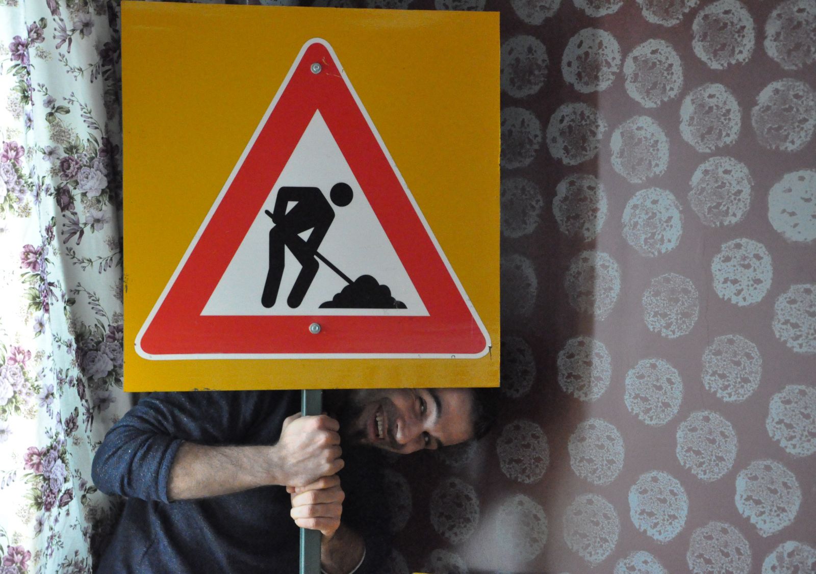 Otostopla arabasına aldığı dolandırıcıları ifşa ediyor