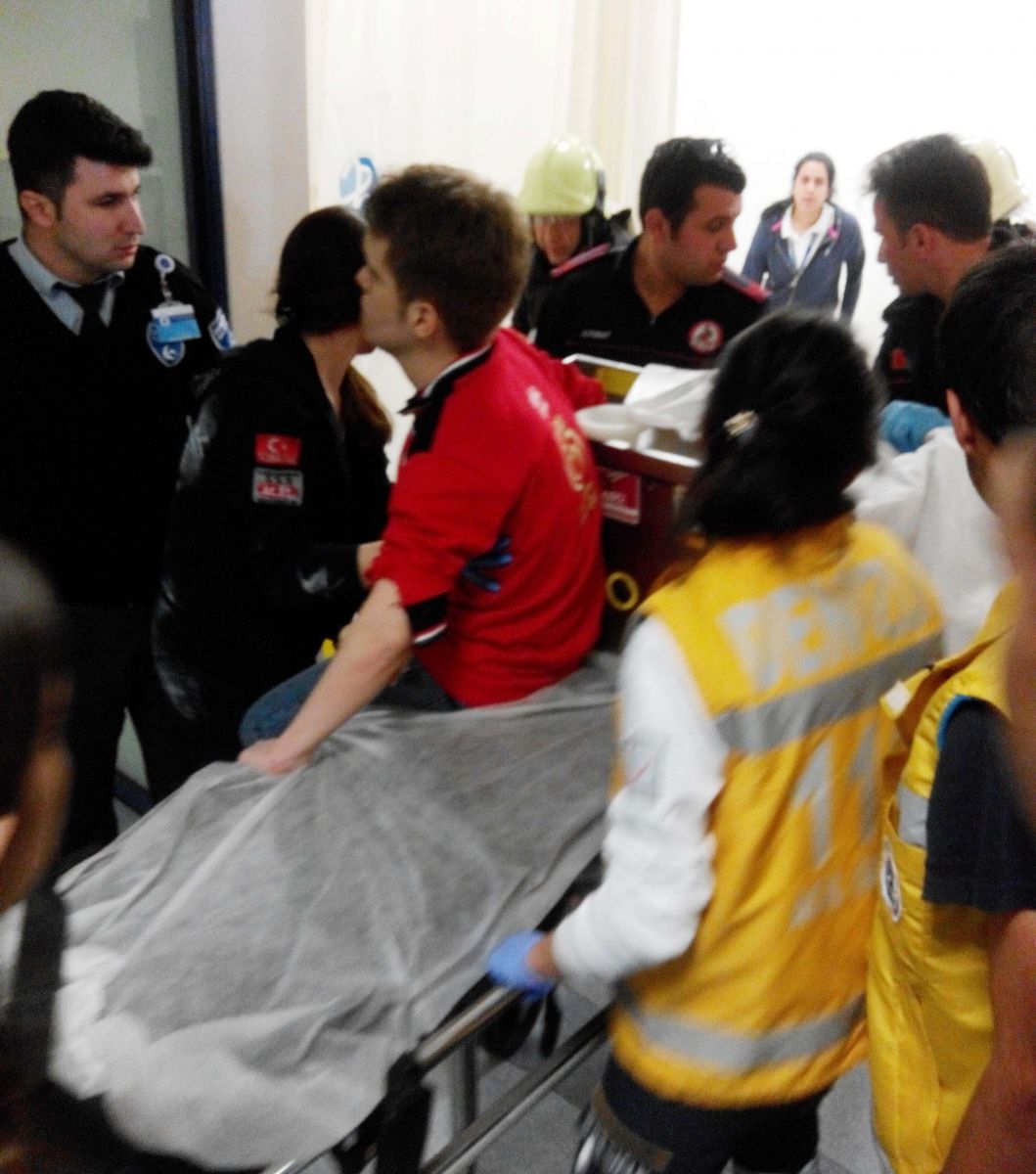 Elini kaptırdığı kıyma makinesi ile hastaneye getirildi