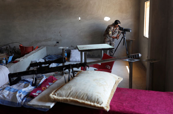 ABD'nin teröristlere verdiği silahlar fotoğraflandı