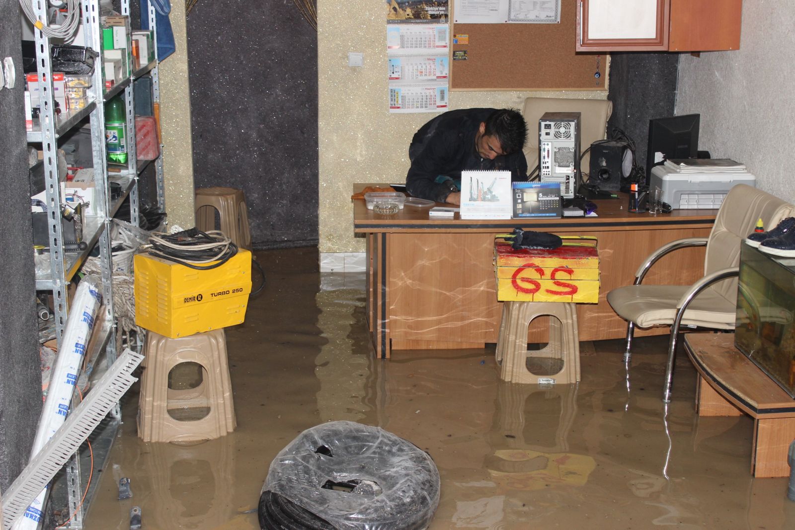 Denizli’de sağanak hayatı felç etti