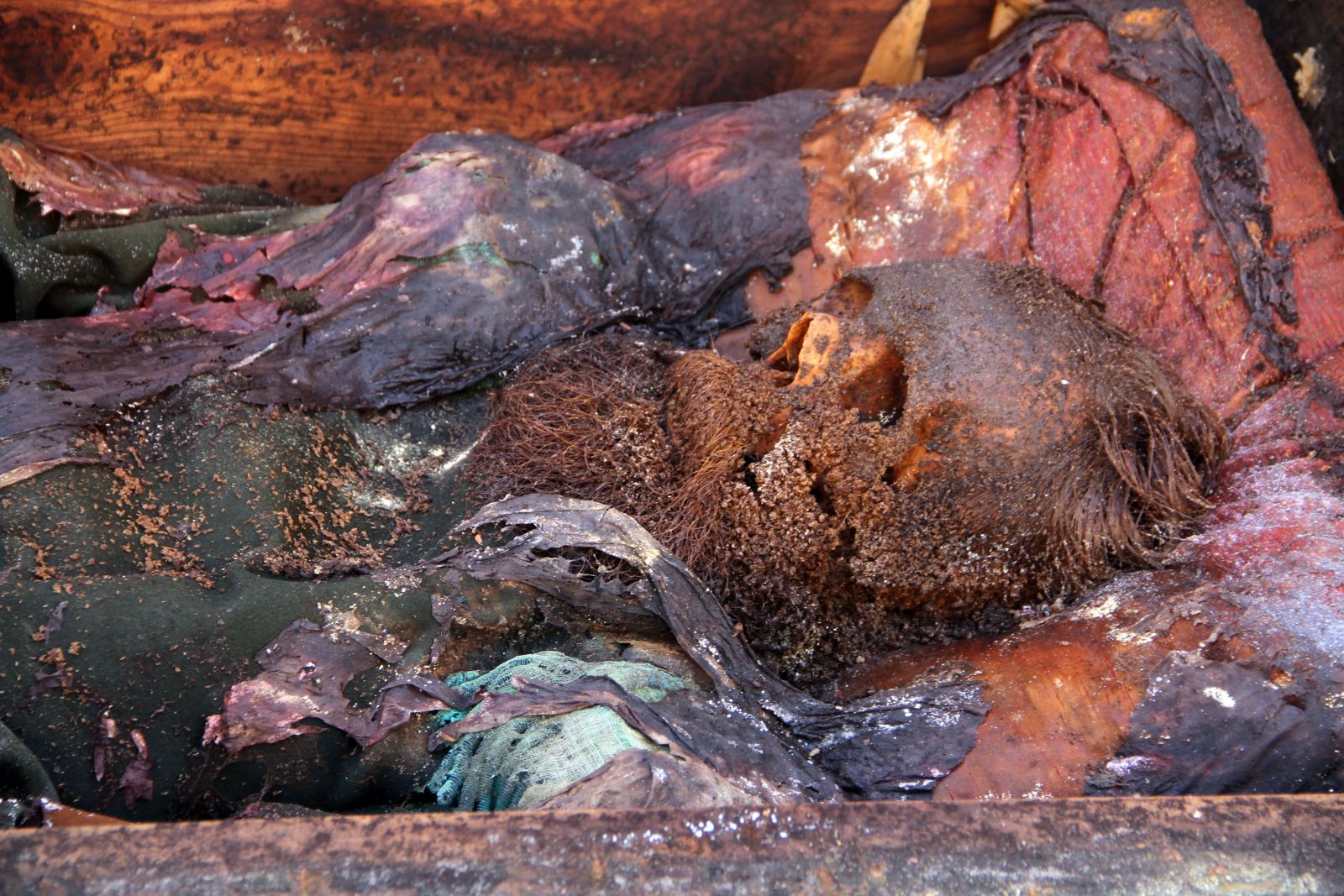 İnşaat durduruldu, başka mezarlar da var!