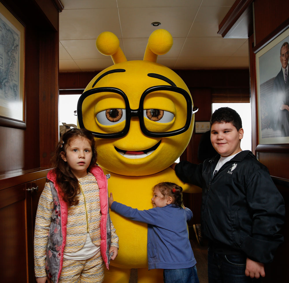 Görme Engelli çocuklar Saffet Emre Tonguç’tan İstanbul’un tarihi güzelliklerini dinledi