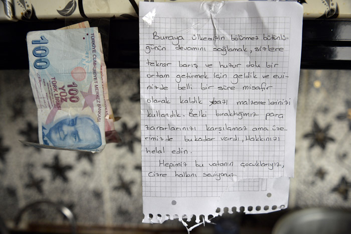 Askerler Cizre'deki bir eve parayla birlikte bu notu bıraktı!
