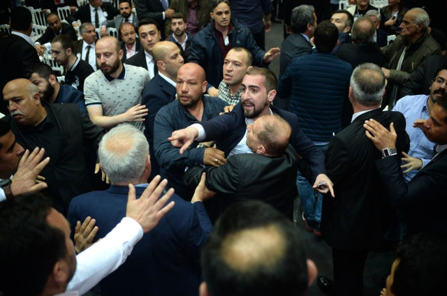 Beşiktaş Mali ve İdari Kongresi'nde yumruklar konuştu