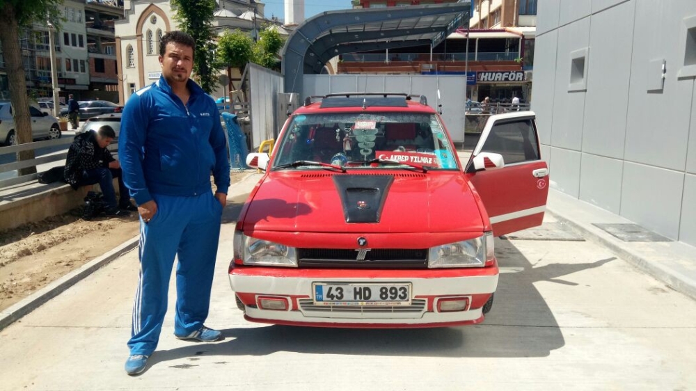 Ücretler canından bezdirdi, arabasını otele çevirdi