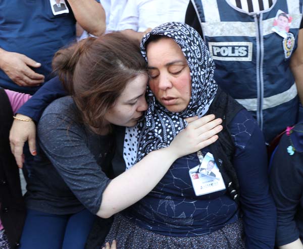 Şehit polis gözyaşlarıyla son yolculuğuna uğurlandı