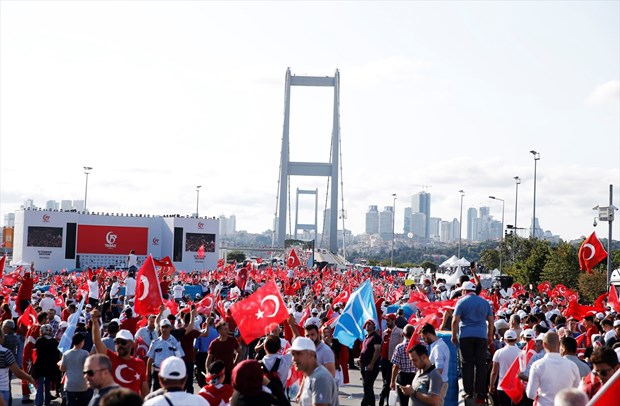 Türkiye demokrasisine sahip çıktı