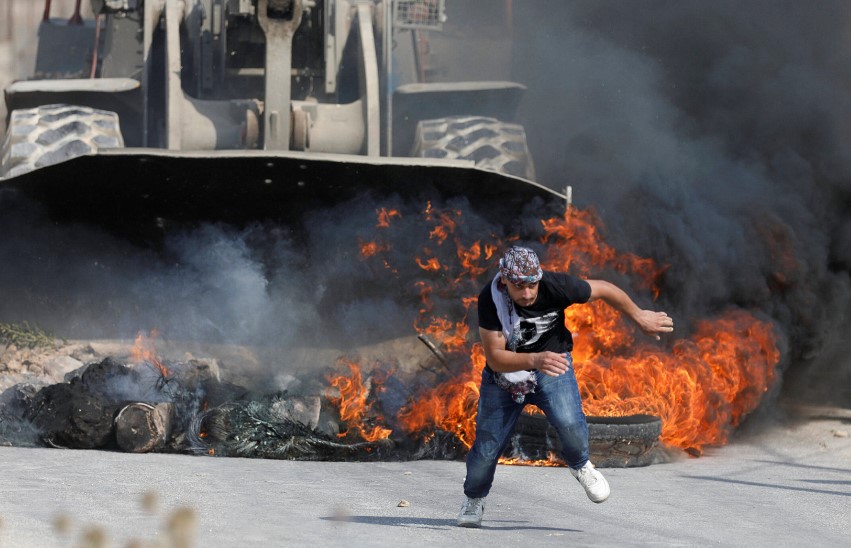 İsrail'den Filistin köyüne baskın