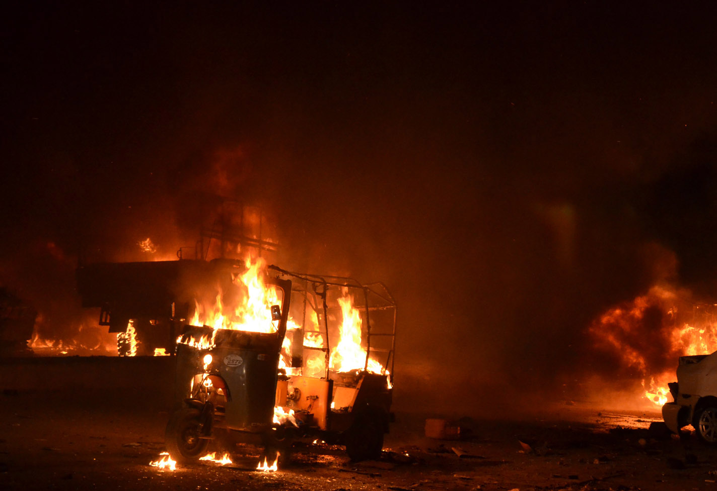 Pakistan'da bombalı saldırı! 15 kişi hayatını kaybetti, 30 kişi yaralandı