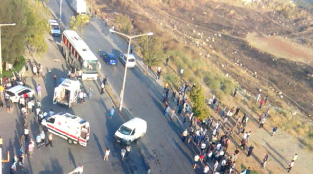 İzmir'de cezaevi servis aracı geçişi sırasında patlama