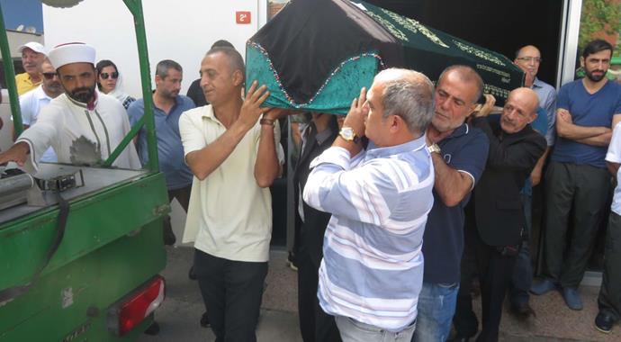 Filiz Aker'in tabutunu abileri taşıdı