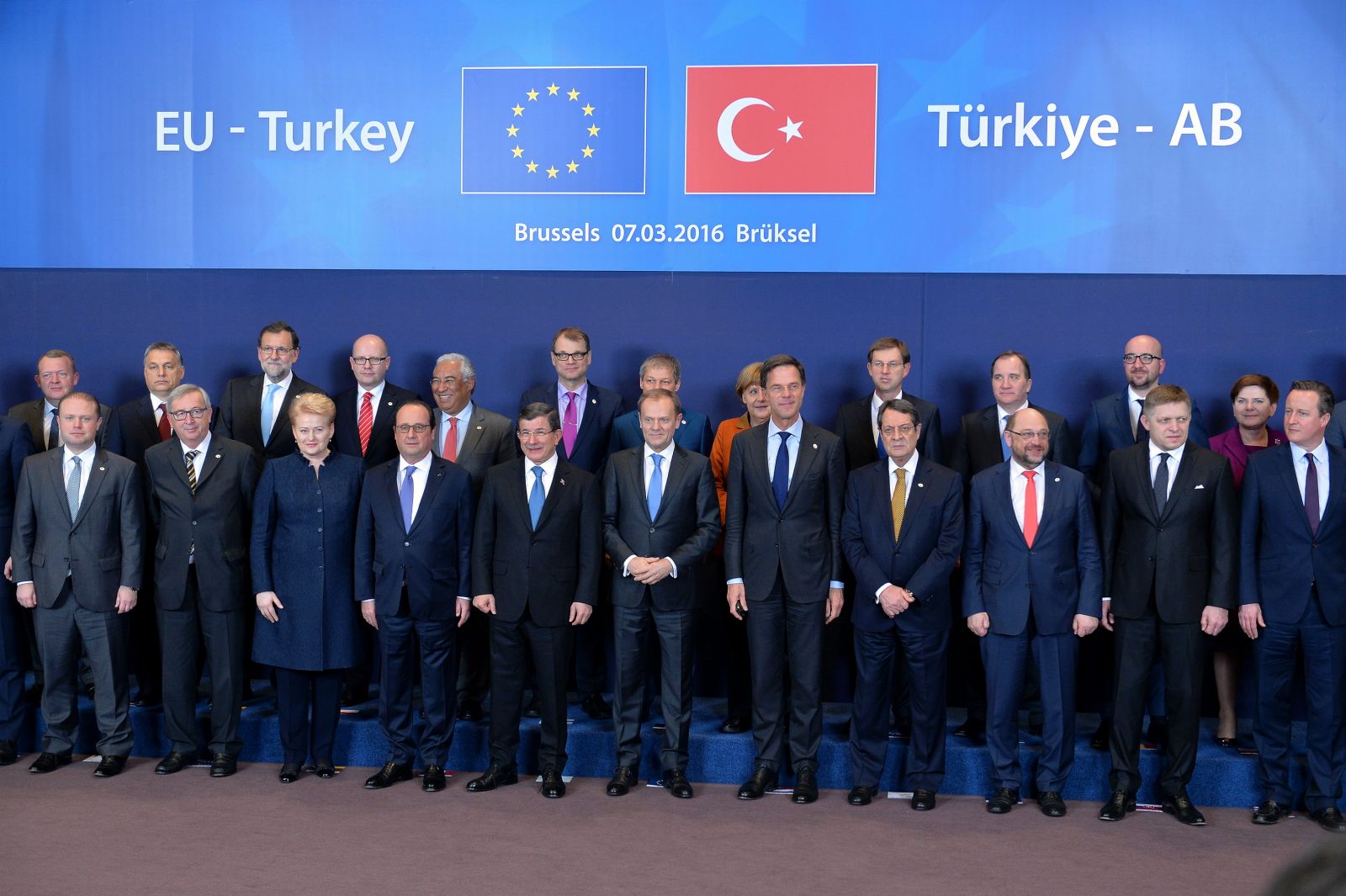 Aile fotoğrafına "Türk bayrağı" ayarı