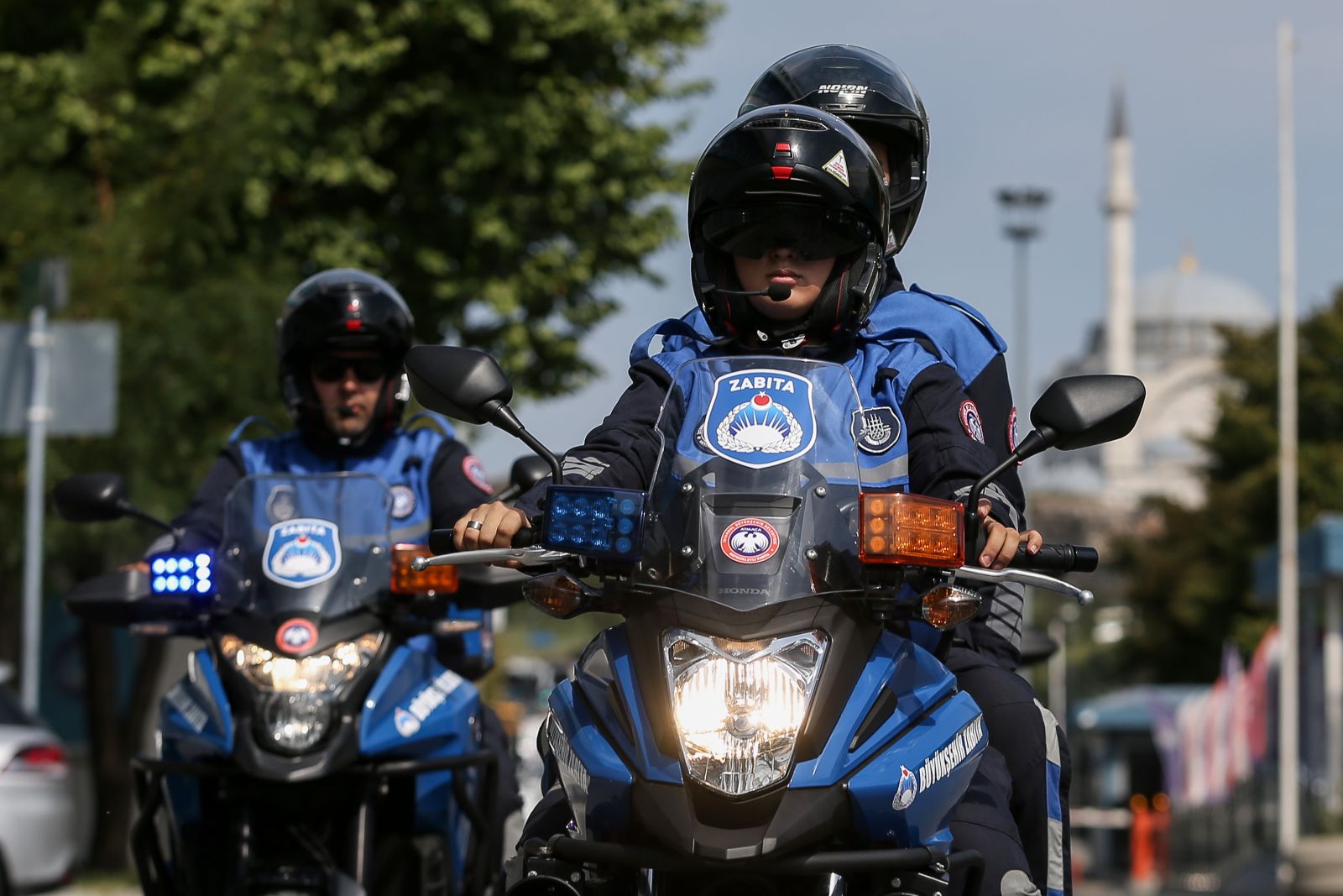 İstanbul'da motosikletli kadın zabıta ekipleri görev başında