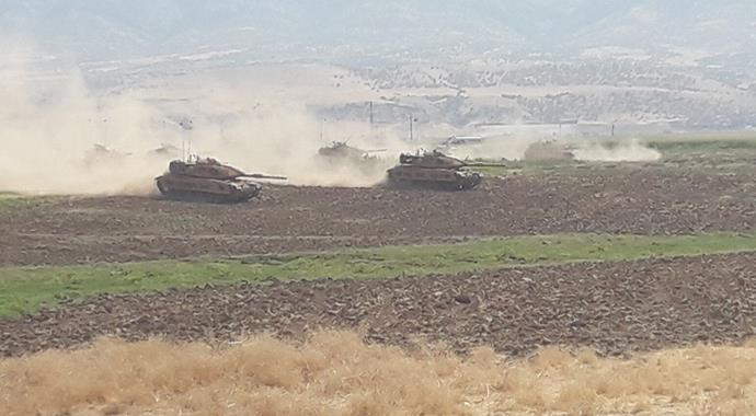 TSK sınırdaki tatbikât ile ilgili fotoğrafları paylaştı