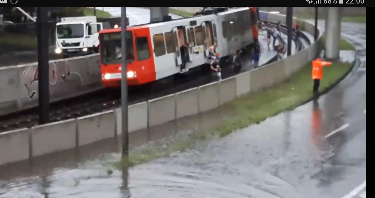 Köln yağmur sularına teslim oldu