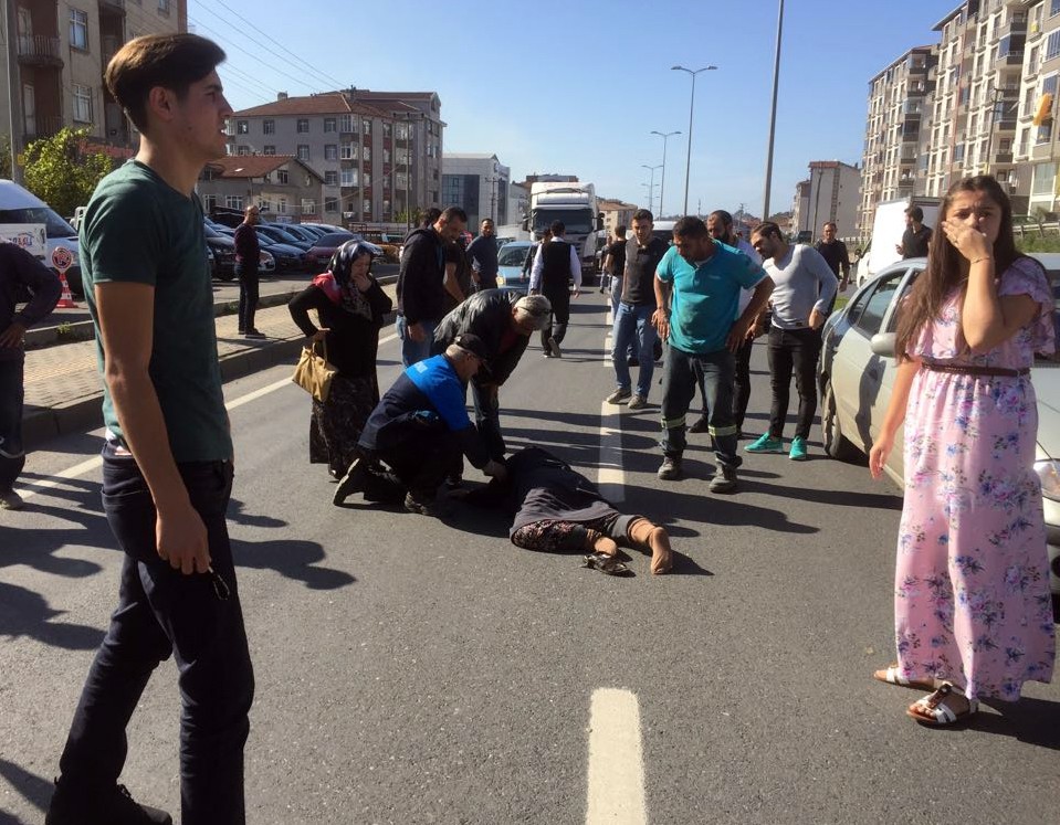Kamyonetin kadına çarpma anı kamerada