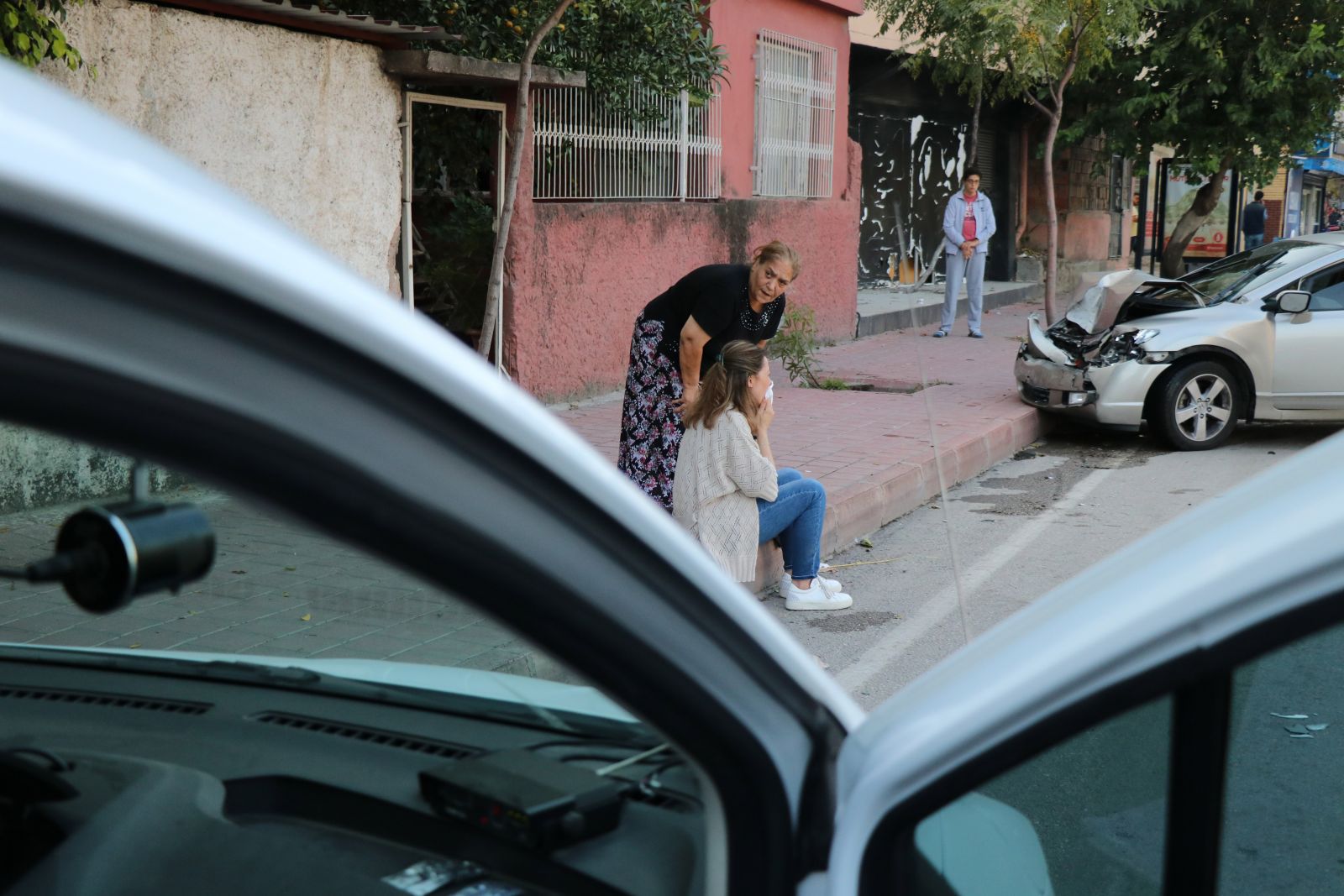 Adana'da polis radarından korkan kadın şoka girdi!