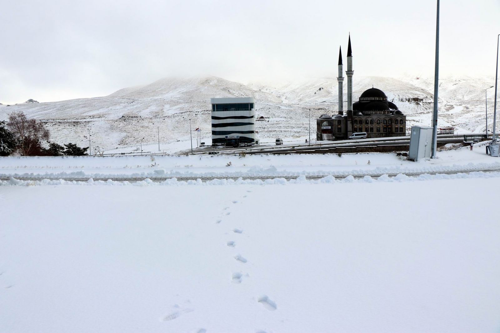 Erciyes beyaza büründü